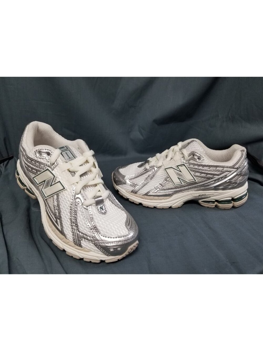 New Balance 1906 Sneakers M1906REE Silver Cream Women's Size 7.5 NEW NO BOX!